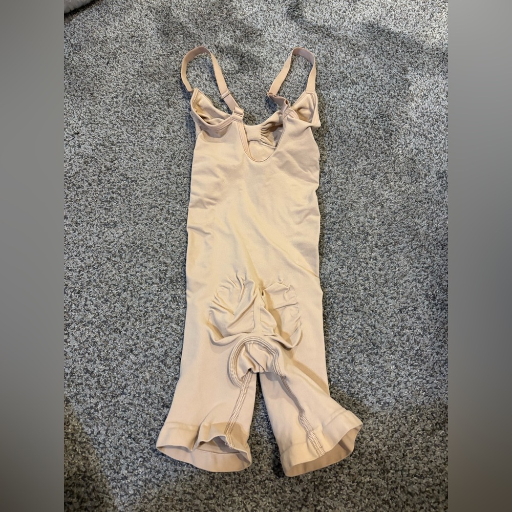 Skims Sculpting Bodysuit Romper - Picture 3 of 3